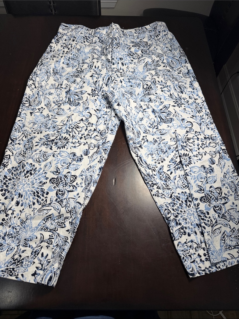 Blue & White Floral Print Cropped Pants